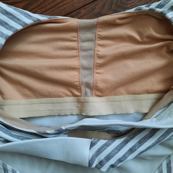 RARE Lululemon tank, Size 6, grey and white stripes - Picture 10 of 10